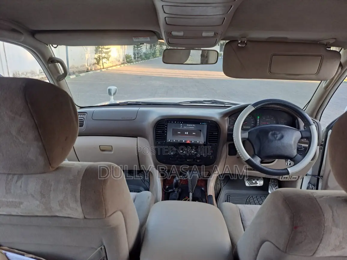 Toyota Land Cruiser 2000 Off white