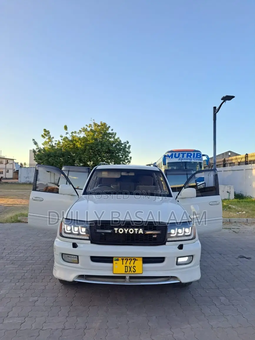 Toyota Land Cruiser 2000 Off white