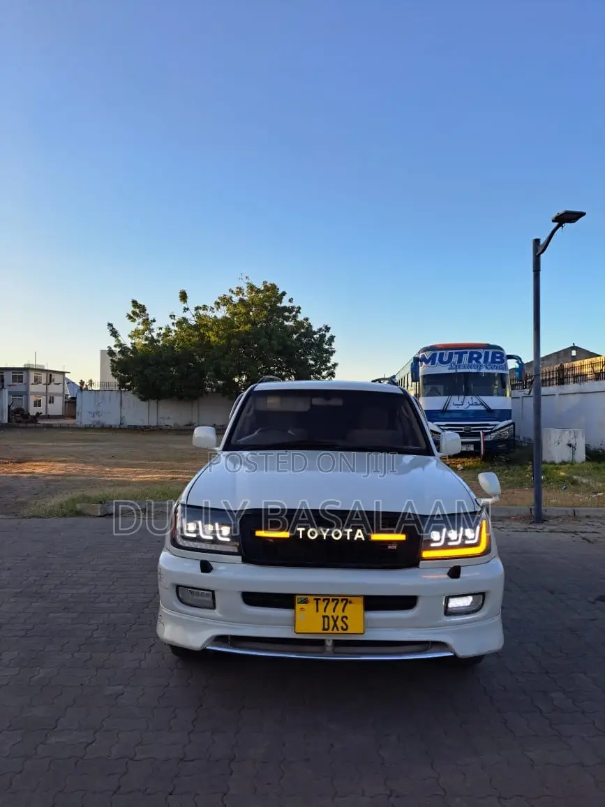Toyota Land Cruiser 2000 Off white