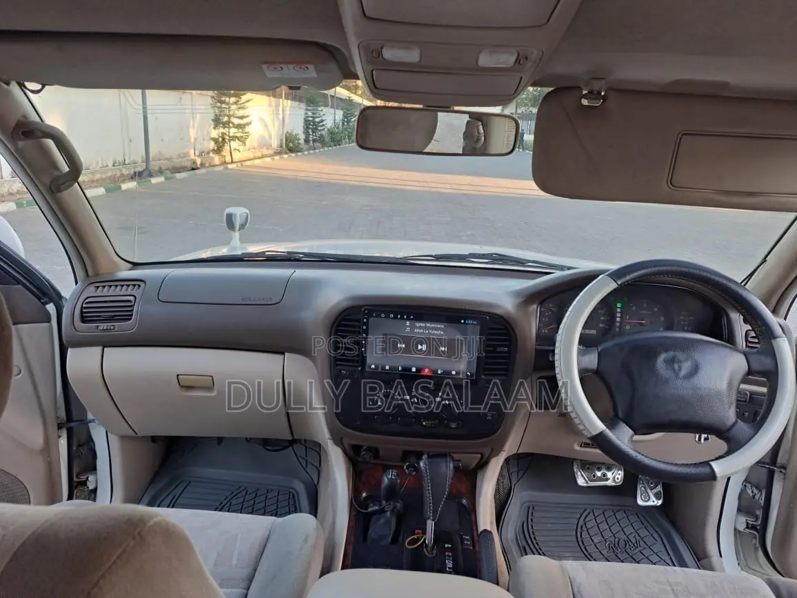Toyota Land Cruiser 2000 Off white