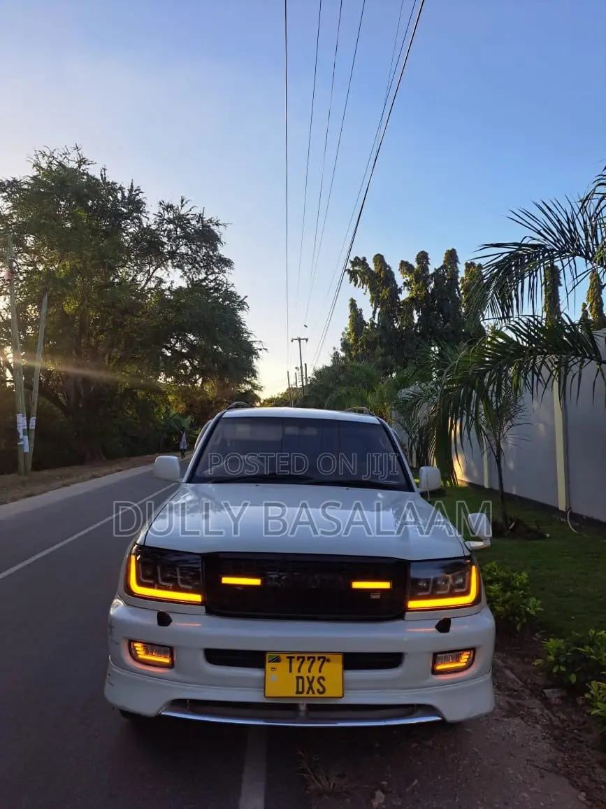 Toyota Land Cruiser 2000 Off white