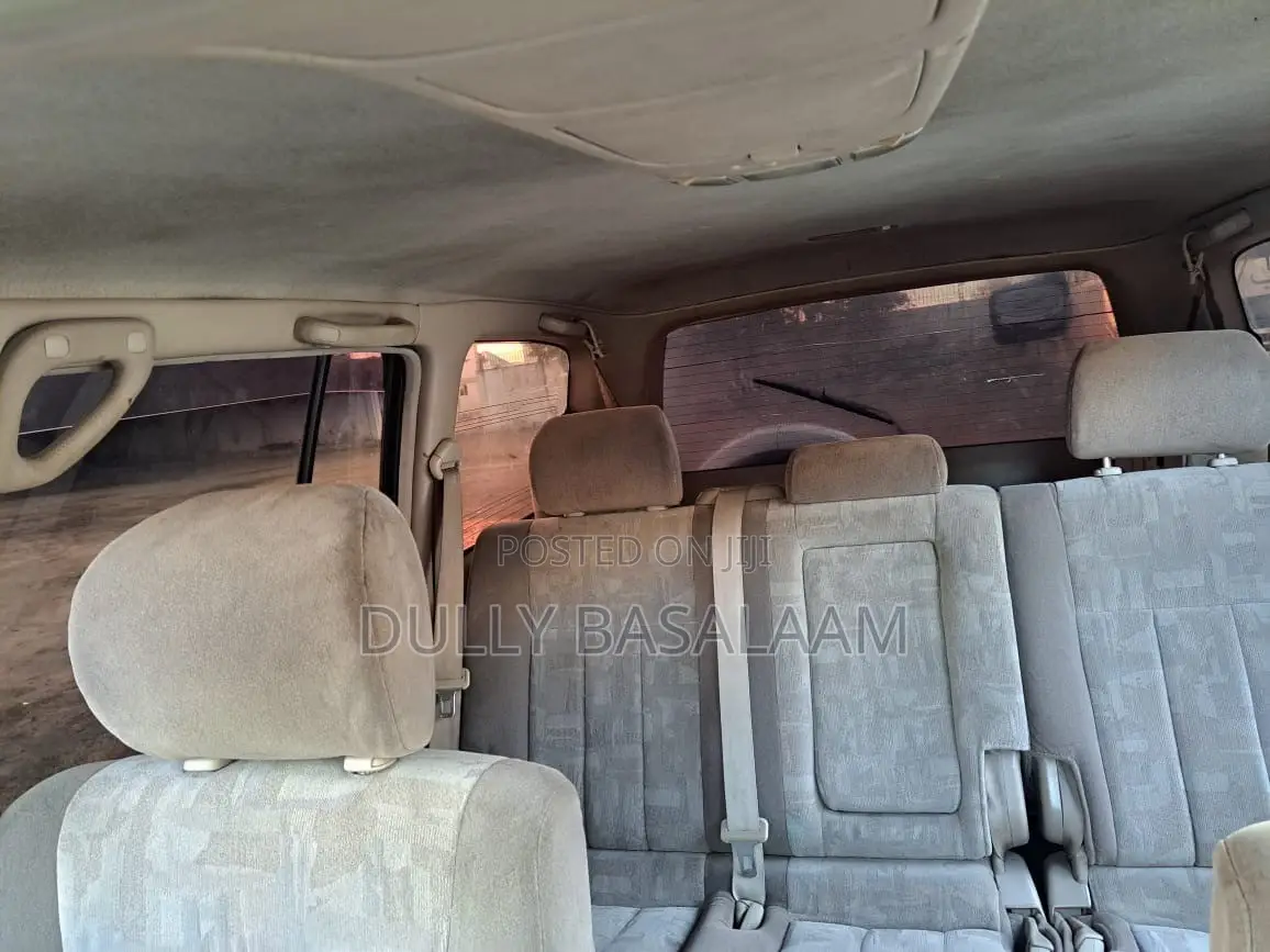 Toyota Land Cruiser 2000 Off white