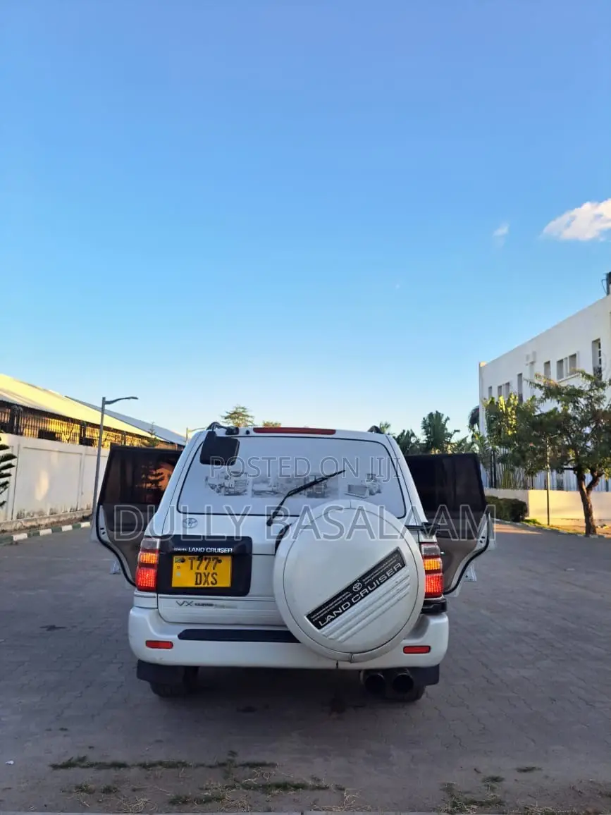Toyota Land Cruiser 2000 Off white