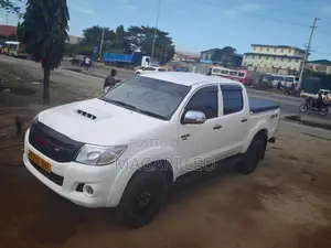 Toyota Hilux 3.0 D-4D 4x4 2013 White
