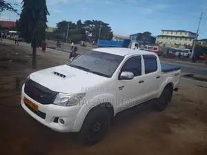 Toyota Hilux 3.0 D-4D 4x4 2013 White