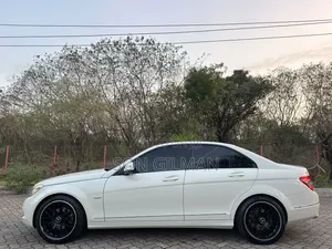 Mercedes-Benz C-Class 2010 Pearl