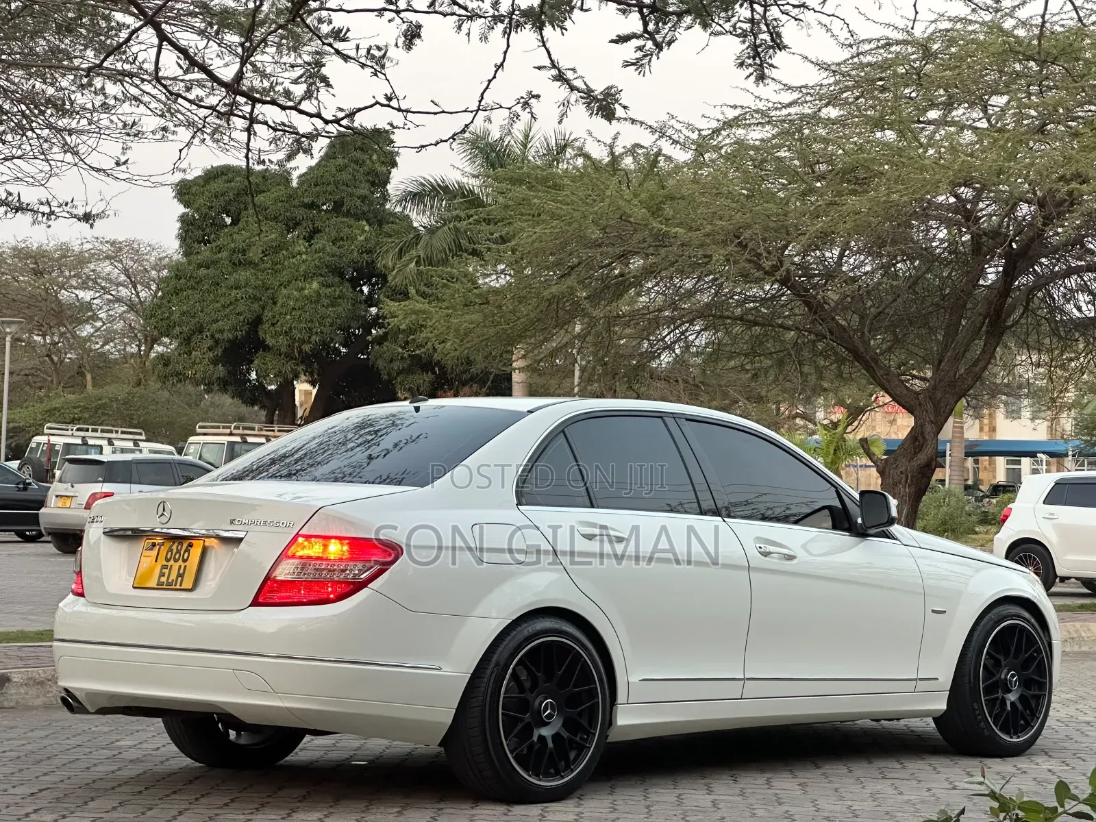 Mercedes-Benz C-Class 2010 Pearl