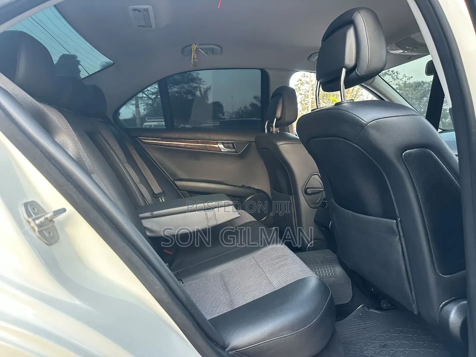 Mercedes-Benz C-Class 2010 Pearl