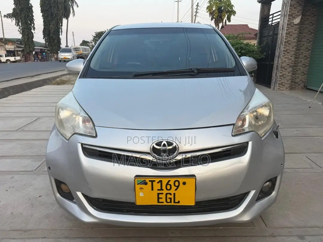 Toyota Ractis 1.5 FWD 2012 Silver