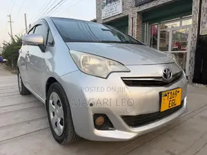 Toyota Ractis 1.5 FWD 2012 Silver