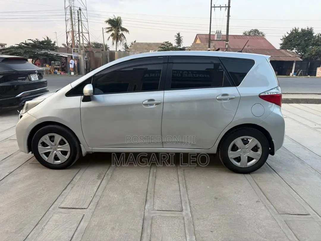 Toyota Ractis 1.5 FWD 2012 Silver