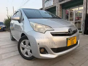 Toyota Ractis 1.5 FWD 2012 Silver