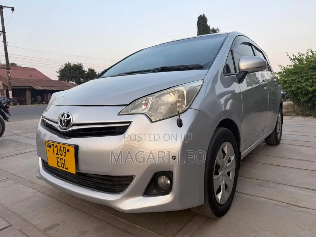 Toyota Ractis 1.5 FWD 2012 Silver