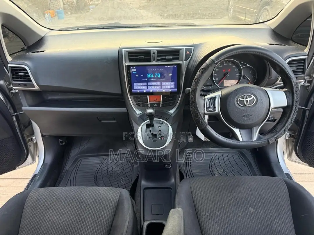 Toyota Ractis 1.5 FWD 2012 Silver