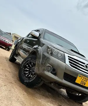 Toyota Hilux 2014 Gray