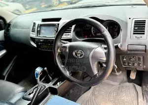 Toyota Hilux 2014 Gray