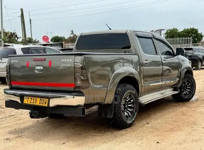 Toyota Hilux 2014 Gray