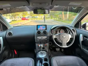 Nissan Dualis 2010 Gold