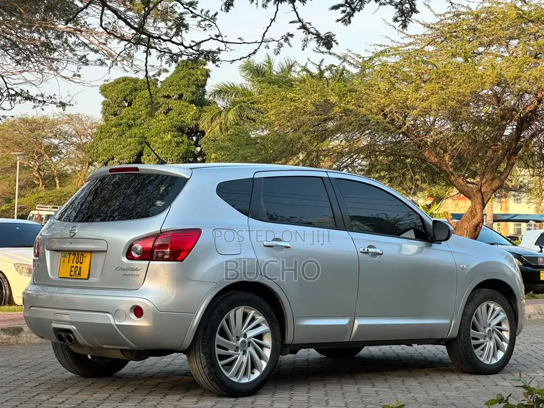Nissan Dualis 2010 Gold