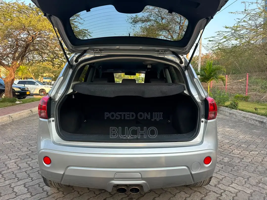 Nissan Dualis 2010 Gold
