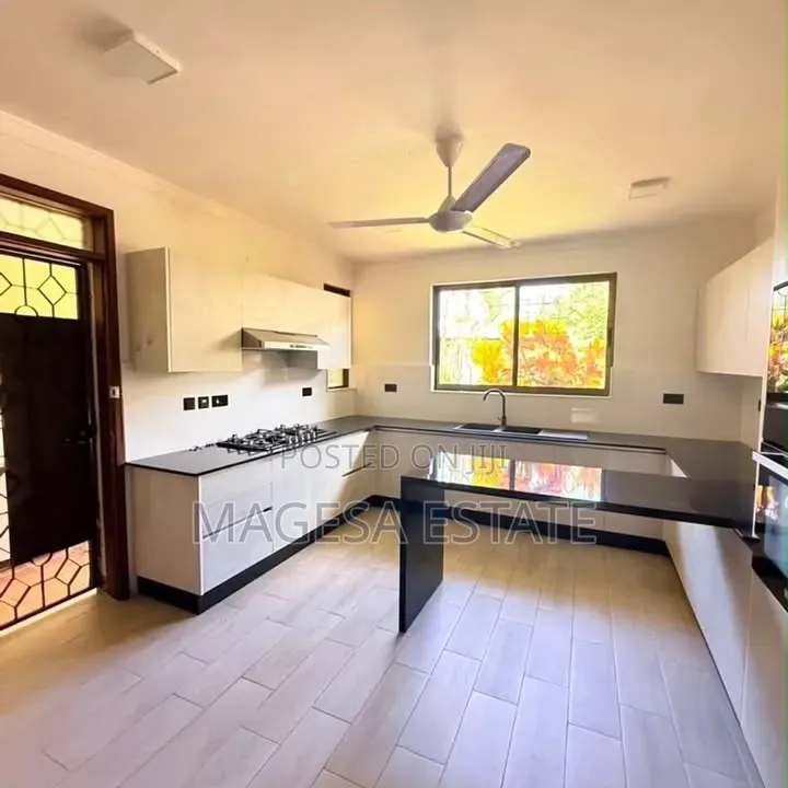 4bdrm Villa in Masaki for rent