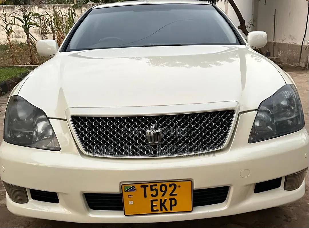 Toyota Crown Royale 2005 White