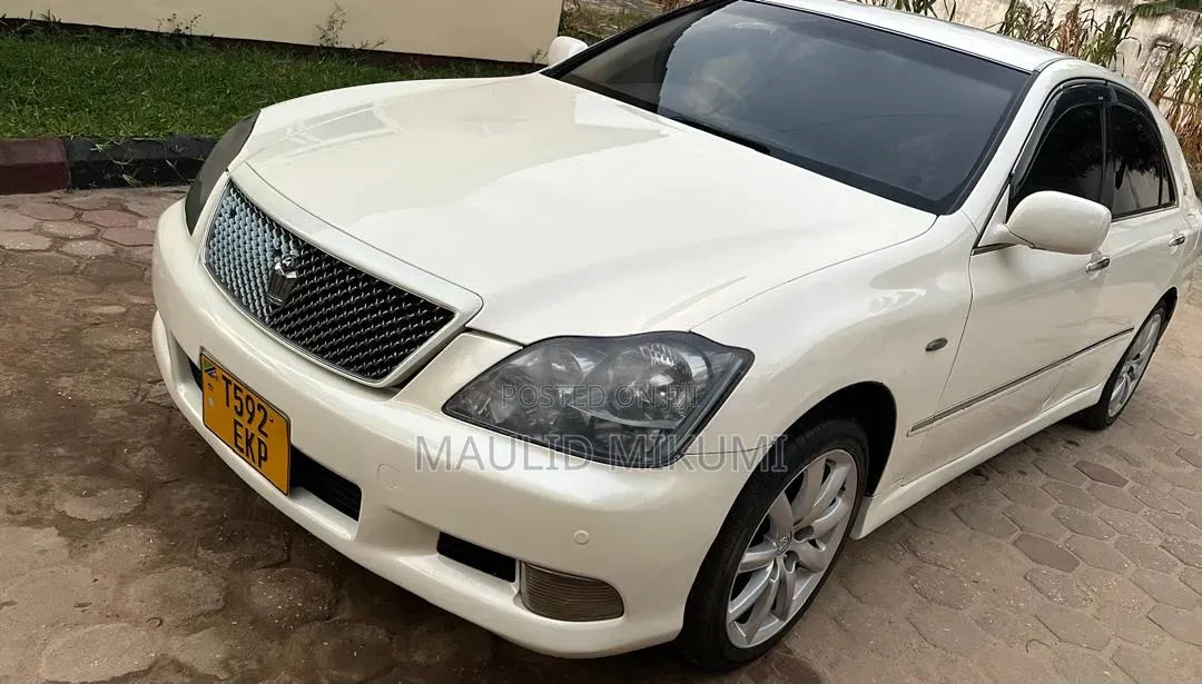 Toyota Crown Royale 2005 White
