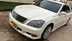 Toyota Crown Royale 2005 White