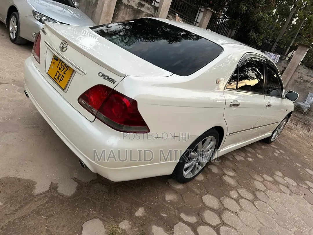 Toyota Crown Royale 2005 White