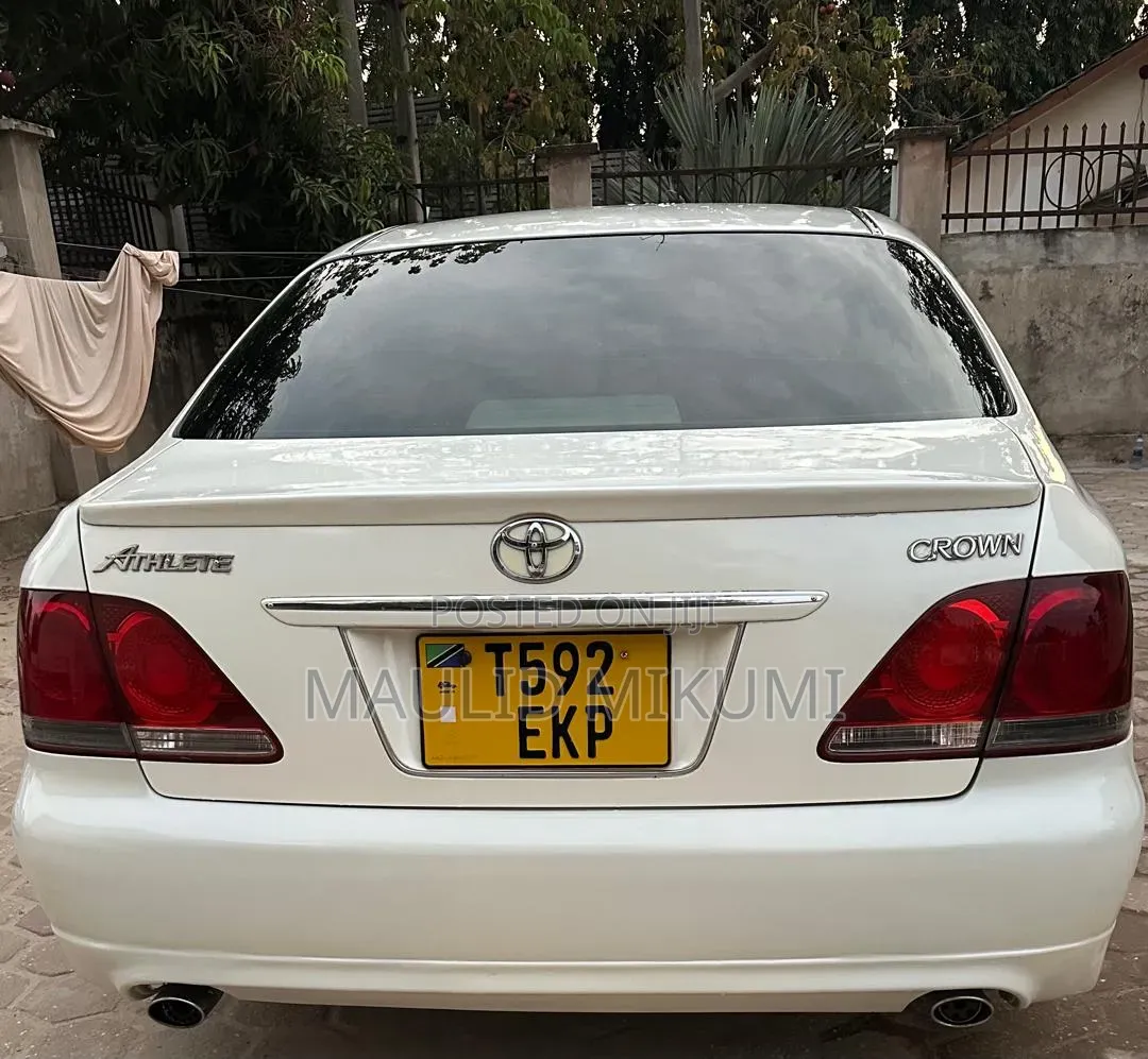 Toyota Crown Royale 2005 White