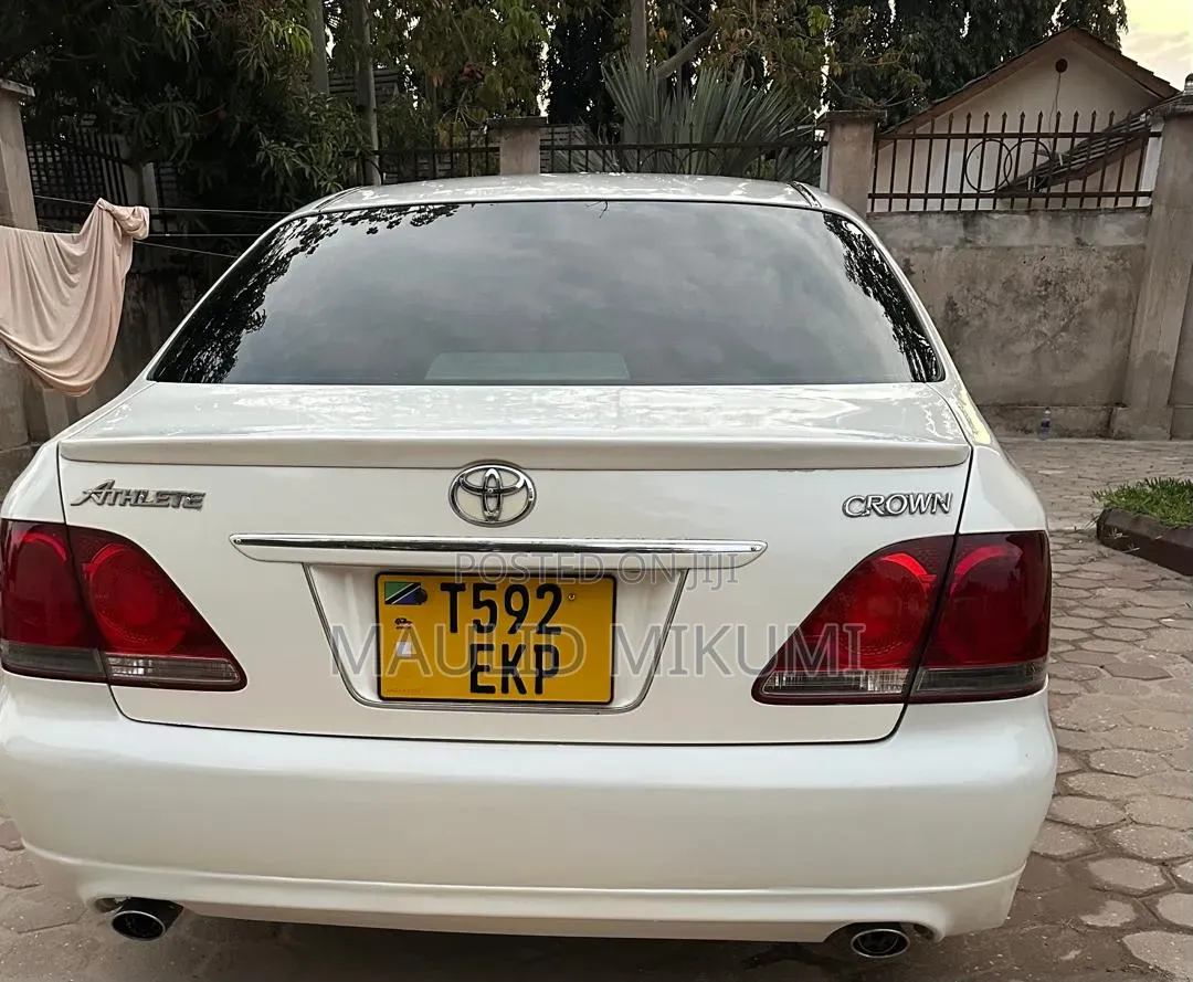 Toyota Crown Royale 2005 White