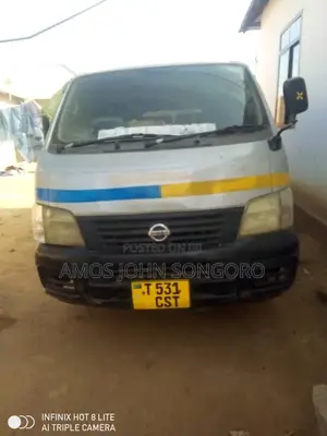 Nissan Caravan 2014 Silver