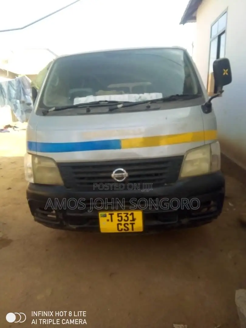 Nissan Caravan 2014 Silver