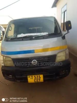 Nissan Caravan 2014 Silver