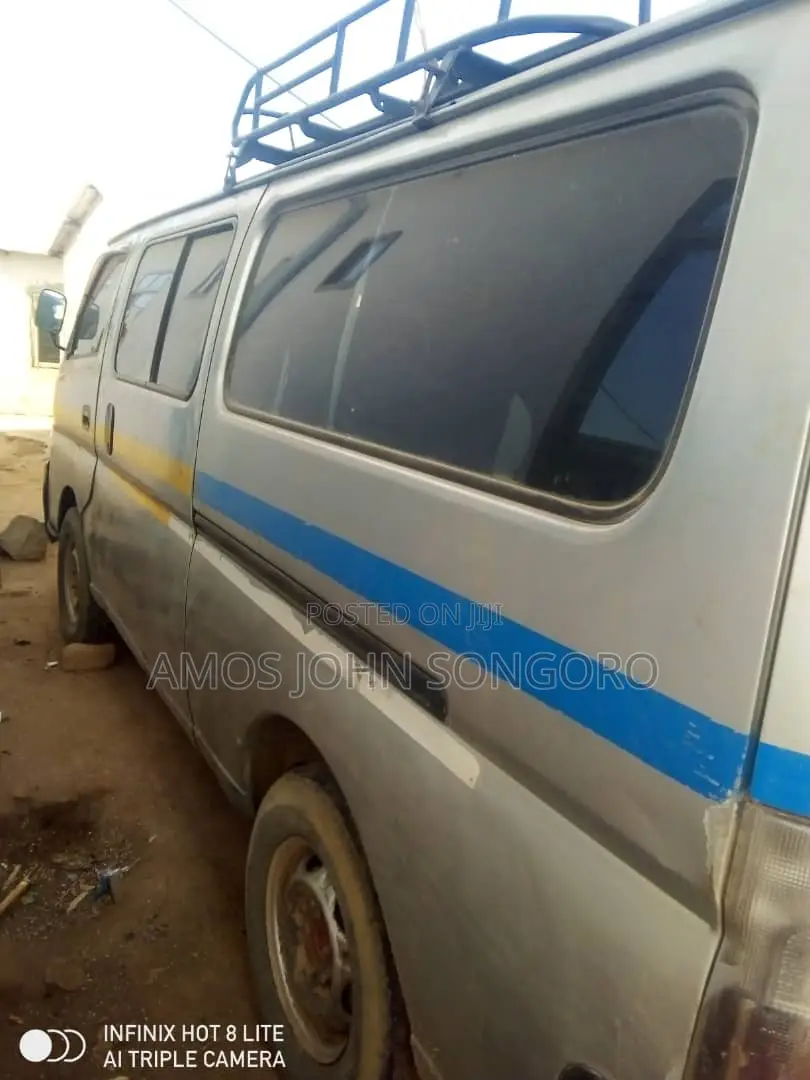 Nissan Caravan 2014 Silver