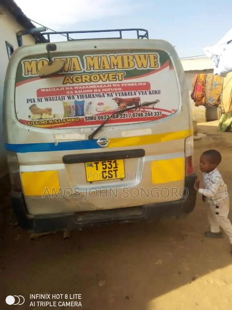 Nissan Caravan 2014 Silver