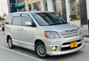 Toyota Noah 2004 Silver