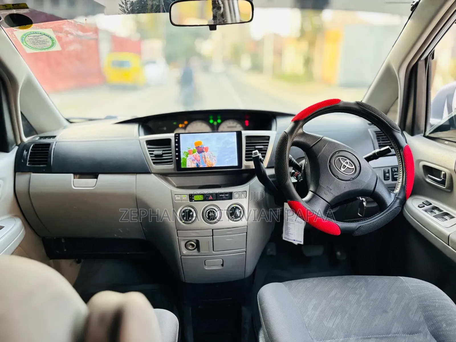 Toyota Noah 2004 Silver
