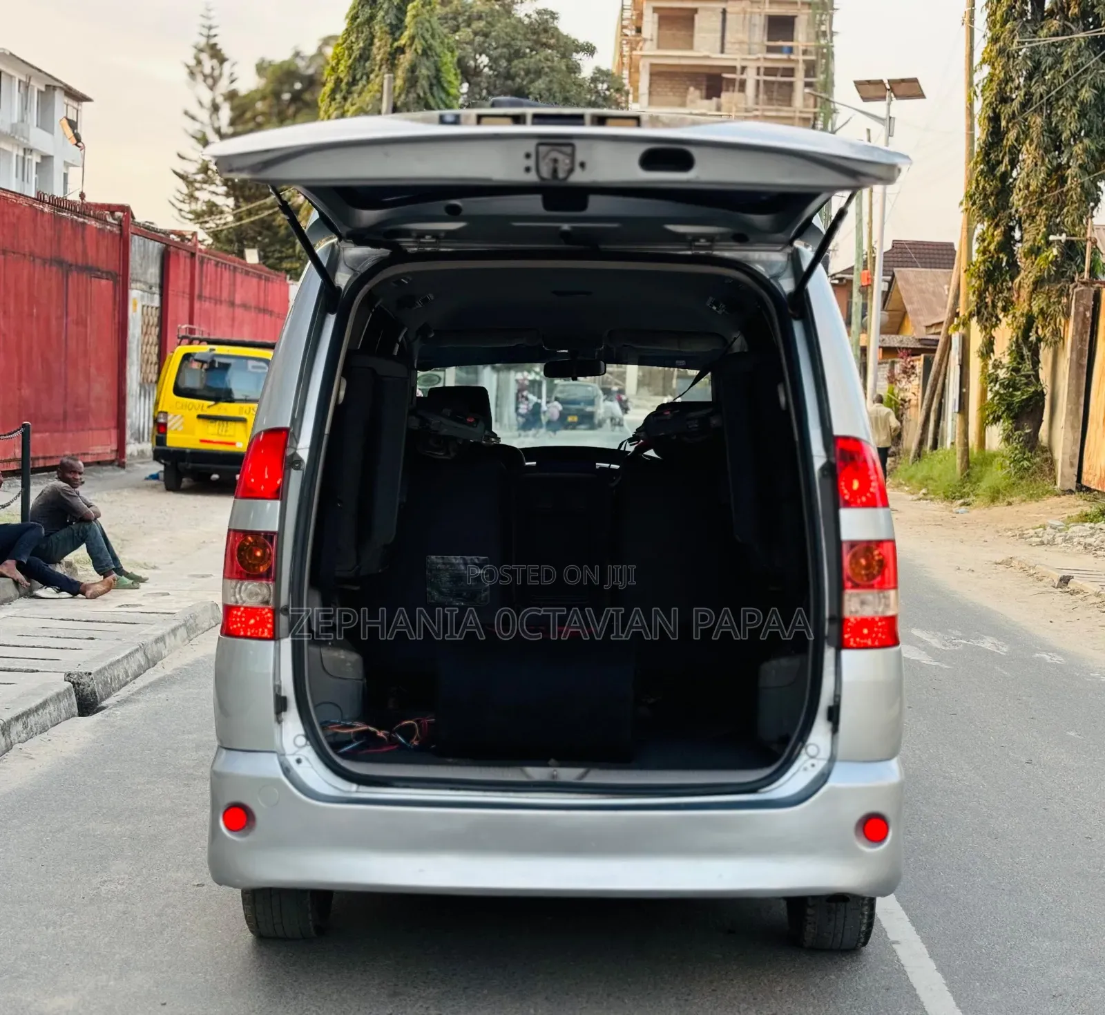 Toyota Noah 2004 Silver