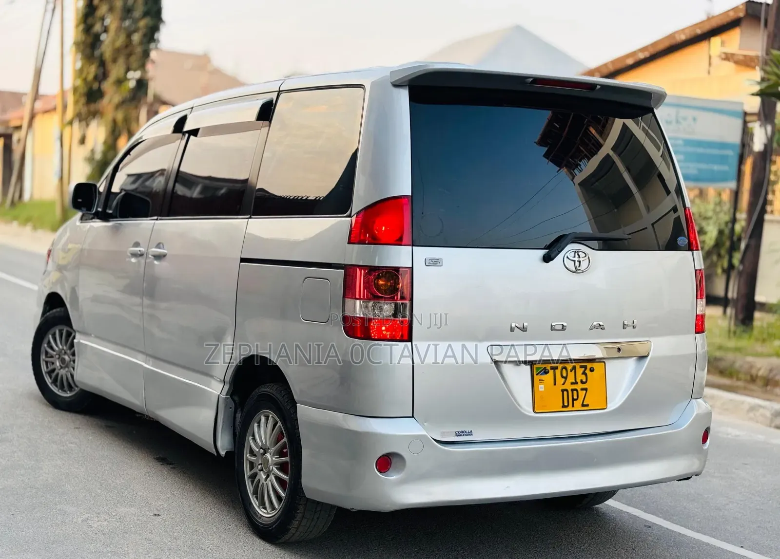Toyota Noah 2004 Silver