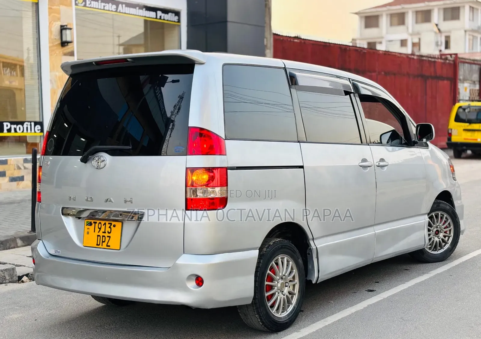 Toyota Noah 2004 Silver