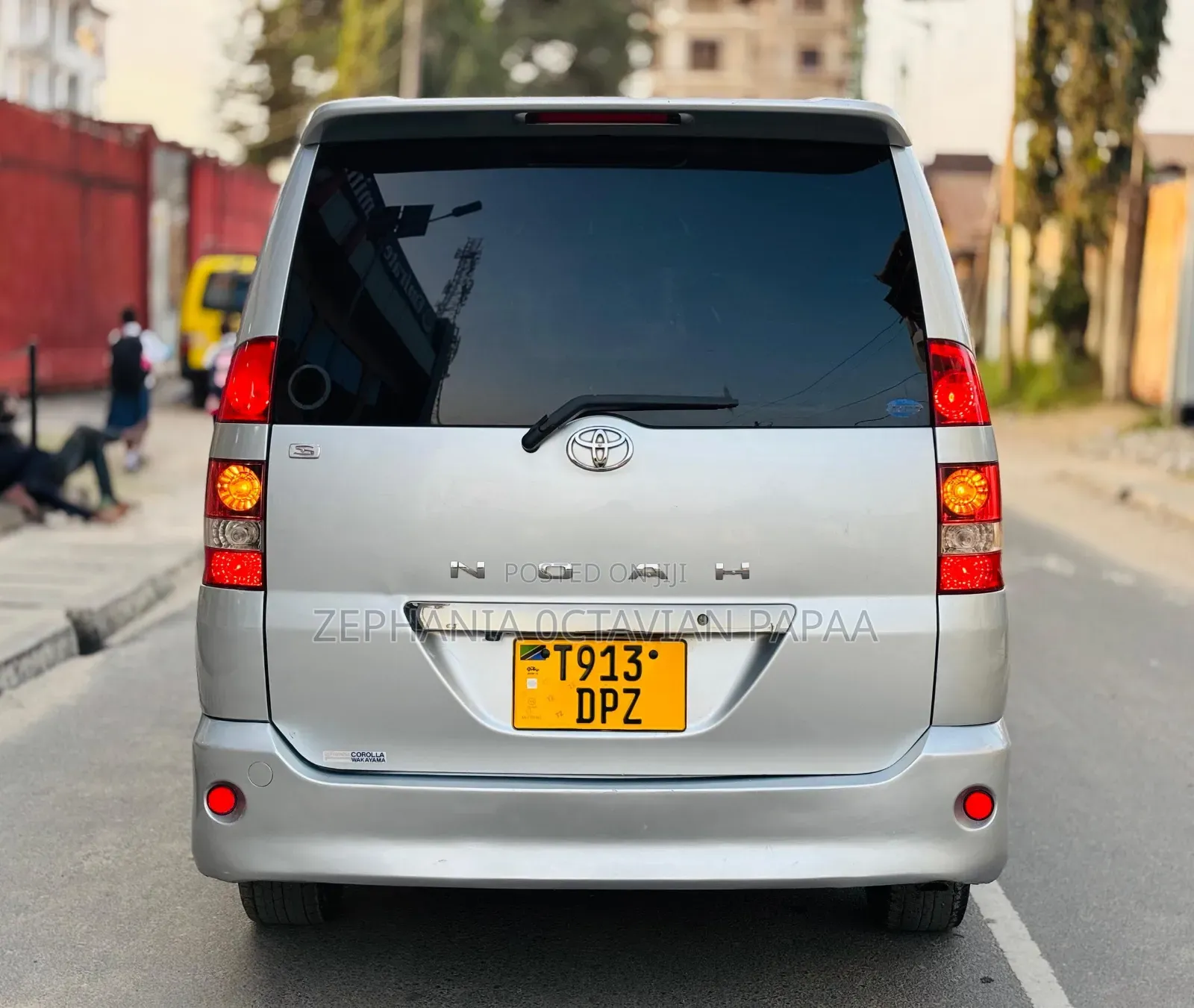Toyota Noah 2004 Silver