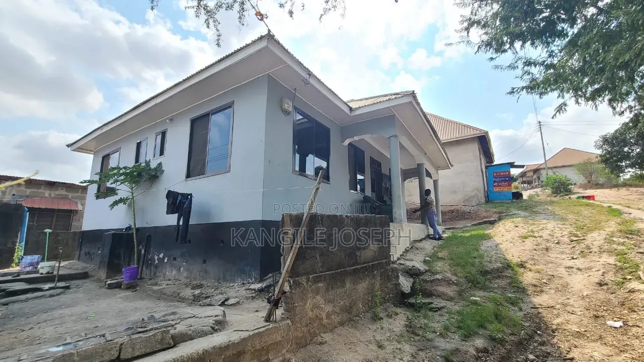3bdrm House in Malamba Mawili, Mbezi for sale