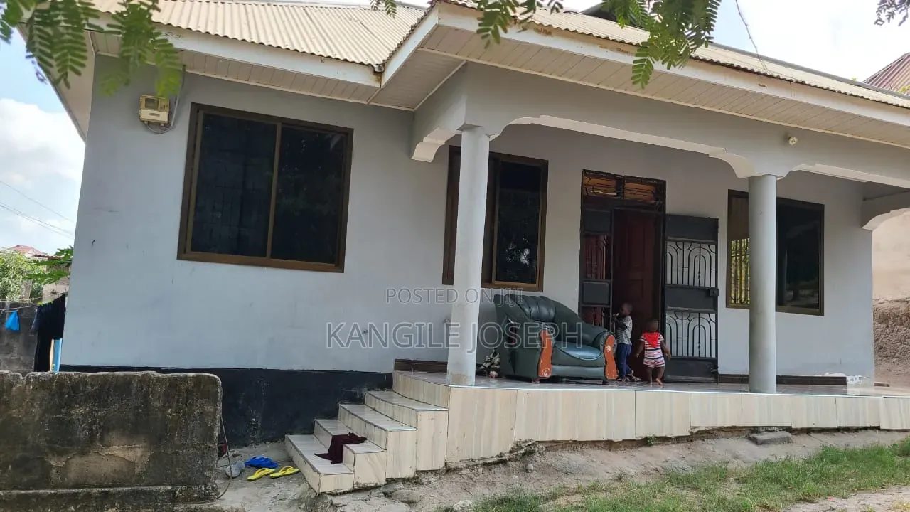 3bdrm House in Malamba Mawili, Mbezi for sale