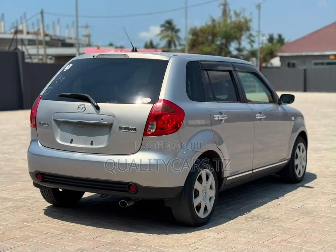 Mazda Verisa 2009 Silver