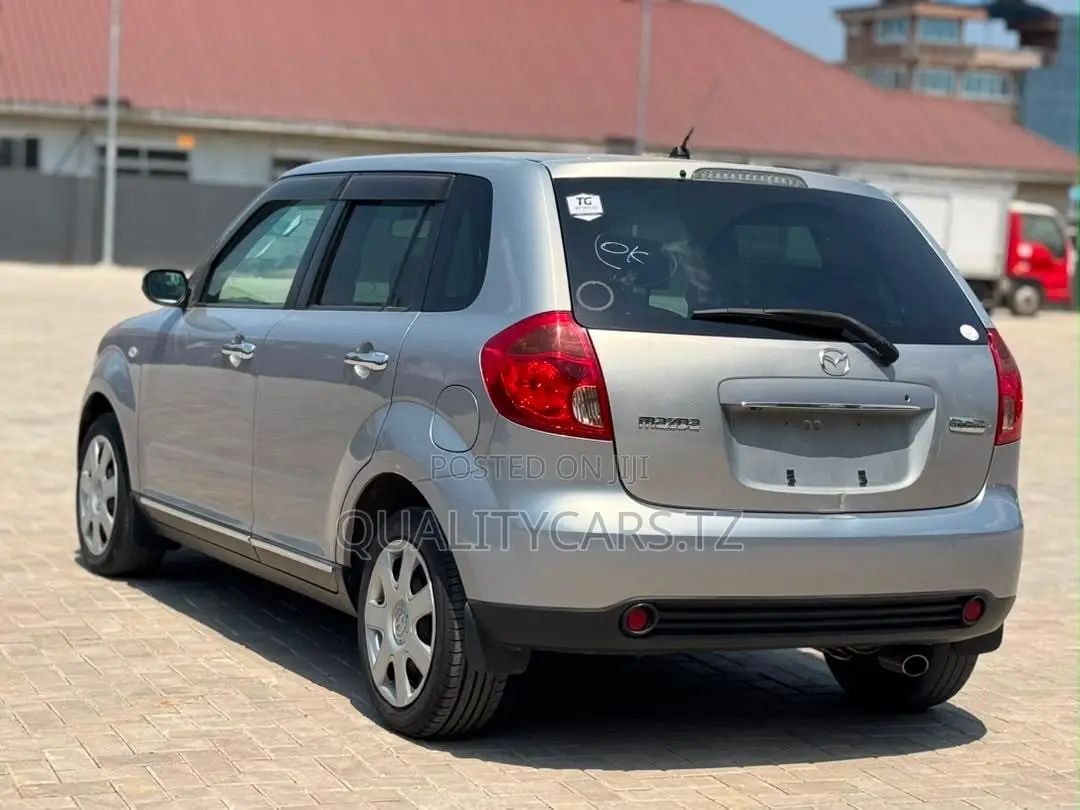 Mazda Verisa 2009 Silver