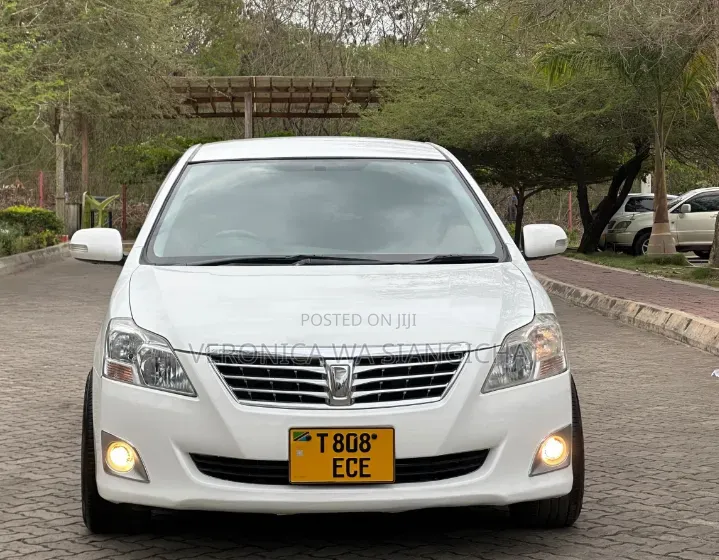 Toyota Premio 2012