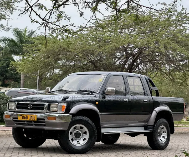 Toyota Hilux 1990 Black