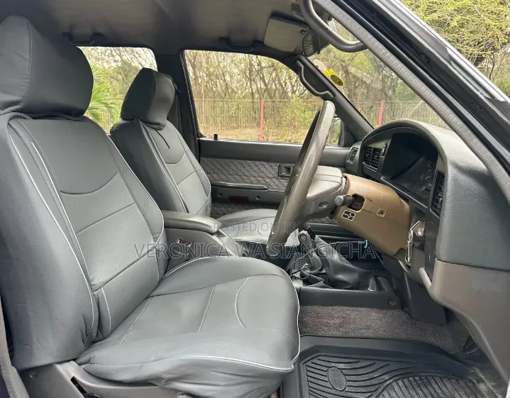 Toyota Hilux 1990 Black