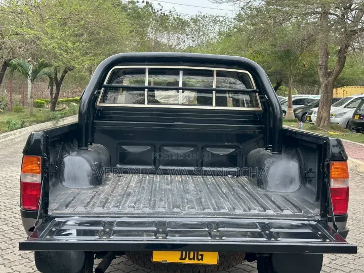Toyota Hilux 1990 Black